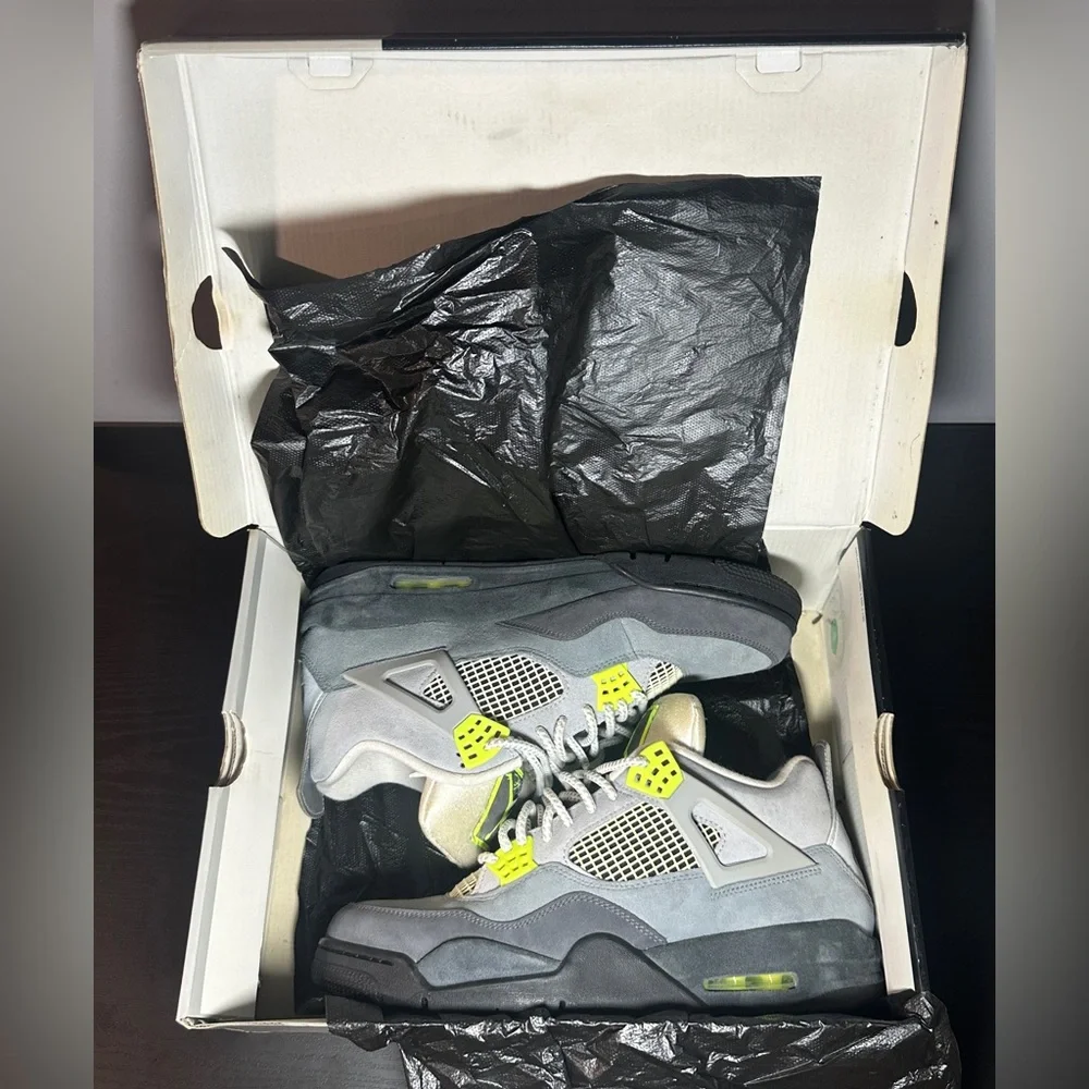Size 12 - Jordan 4 Retro SE Neon 95